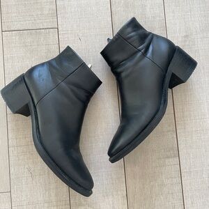 ECCO women’s soft leather bootie